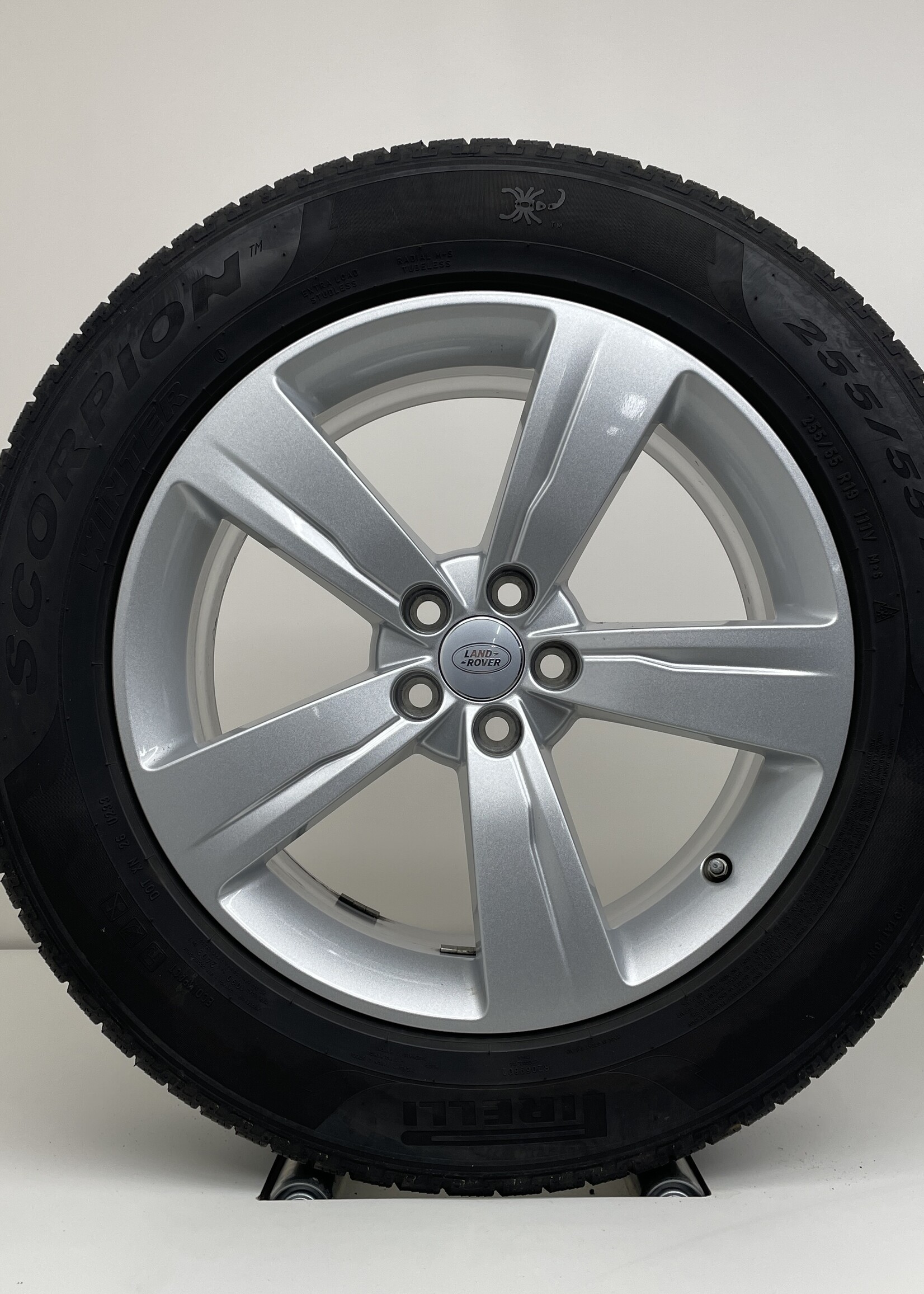 Land Rover Land Rover Range Rover 19 inch velgen + Winterbanden Velar