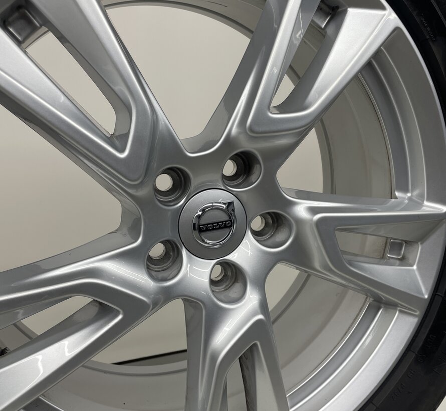 Volvo 18 inch velgen + winterbanden XC40