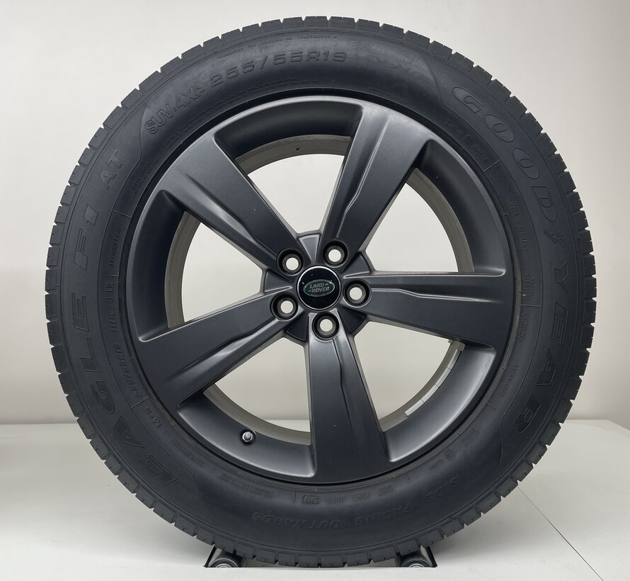 Range Rover 19 inch velgen + Zomerbanden Velar