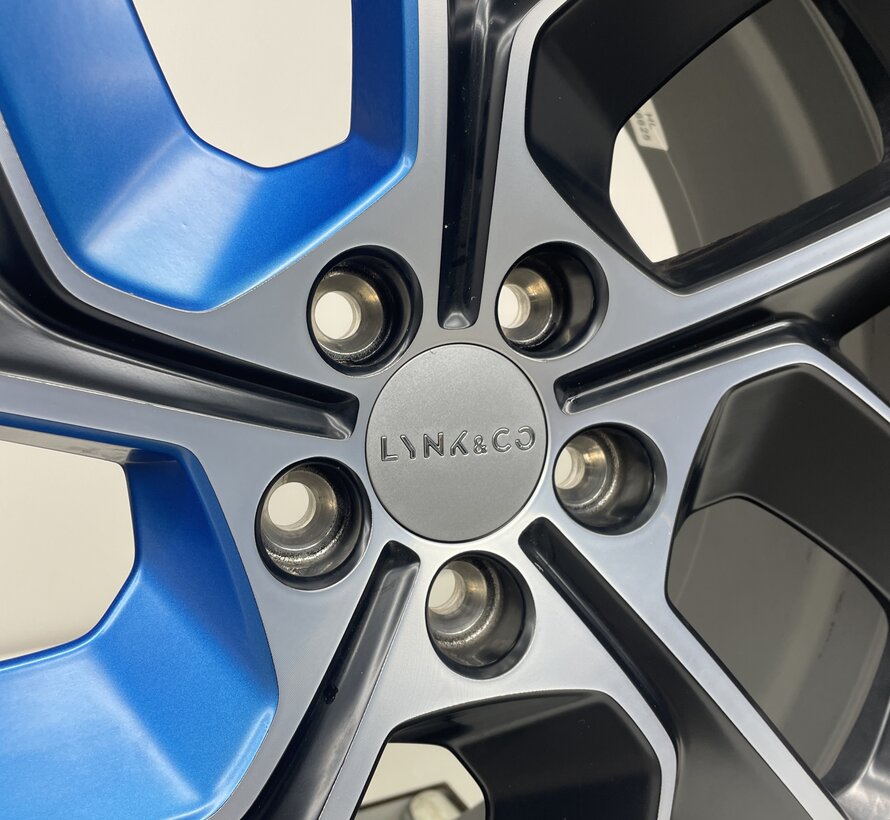 Nette 20 inch Lynk En Co velgen + Winterbanden