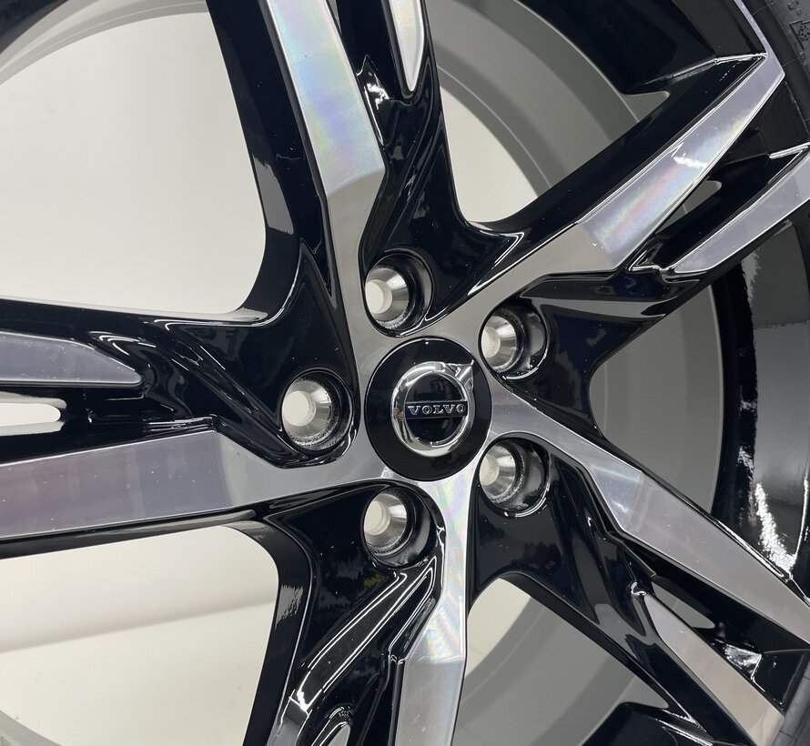 Volvo NIEUWE 19 inch  R-design velgen + Winterbanden XC60 2017-