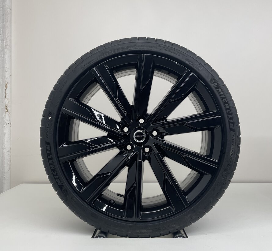 Volvo NIEUWE 20 inch Black Edition velgen + Zomerbanden V60 / S60 2018-