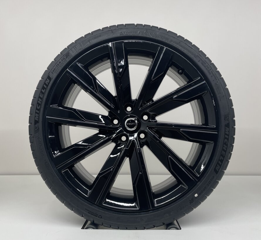 Volvo NIEUWE 20 inch Black Edition velgen + Zomerbanden V60 / S60 2018-