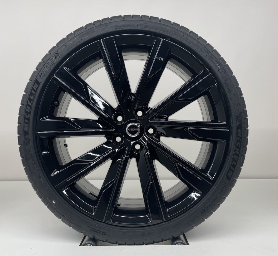 Volvo NIEUWE 20 inch Black Edition velgen + Zomerbanden V60 / S60 2018-