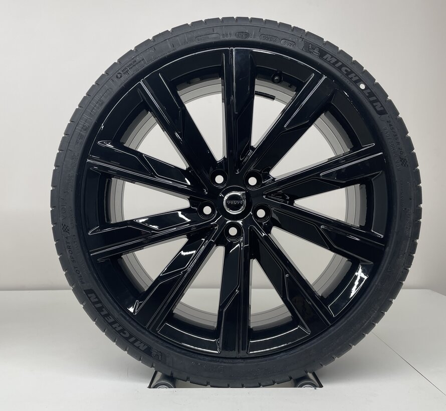 Volvo NIEUWE 20 inch Black Edition velgen + Zomerbanden V60 / S60 2018-