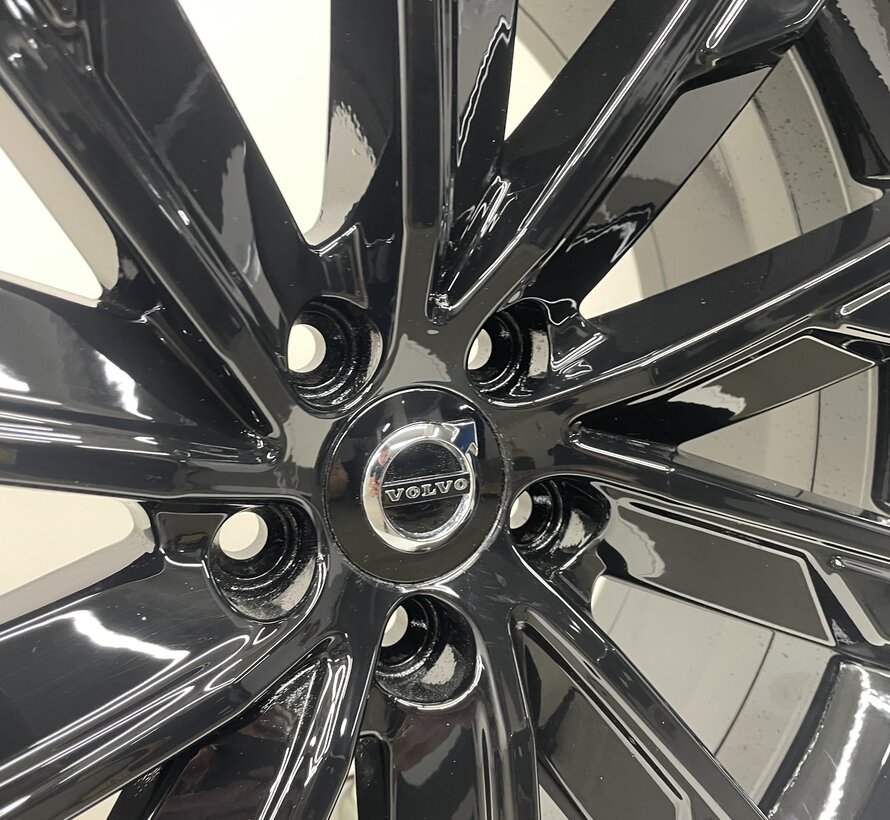 Volvo NIEUWE 20 inch Black Edition velgen + Zomerbanden V60 / S60 2018-