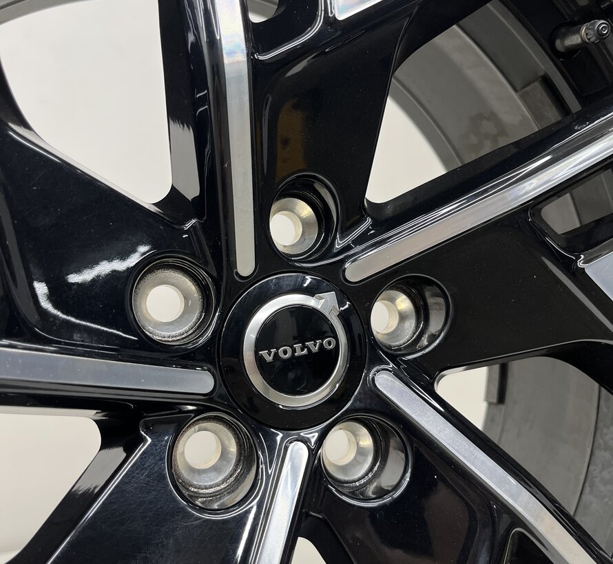Volvo 19 inch 2025 model velgen + zomerbanden XC60 2017-