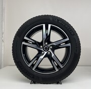  Volvo Volvo 18 inch R-design velgen + all seasonbanden XC40