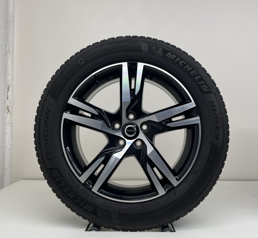 Volvo 18 inch R-design velgen + all seasonbanden XC40