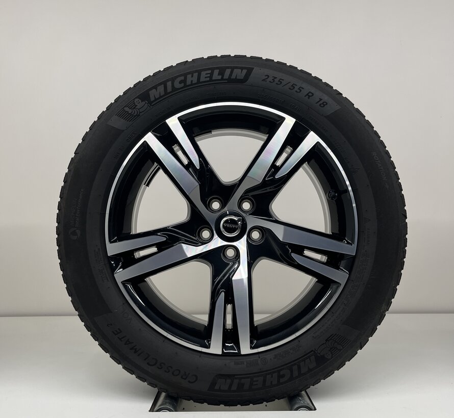 Volvo 18 inch R-design velgen + all seasonbanden XC40