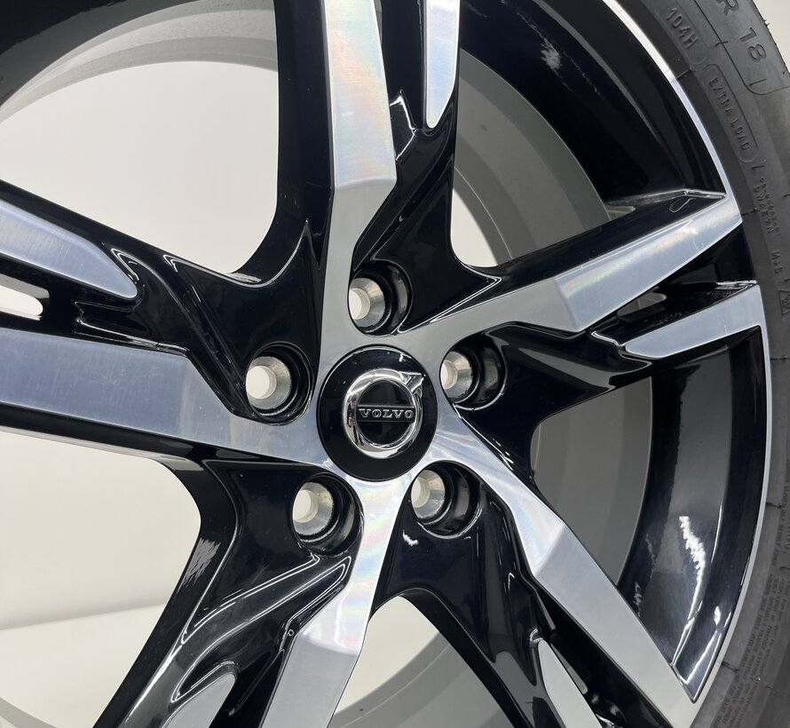 Volvo 18 inch R-design velgen + all seasonbanden XC40