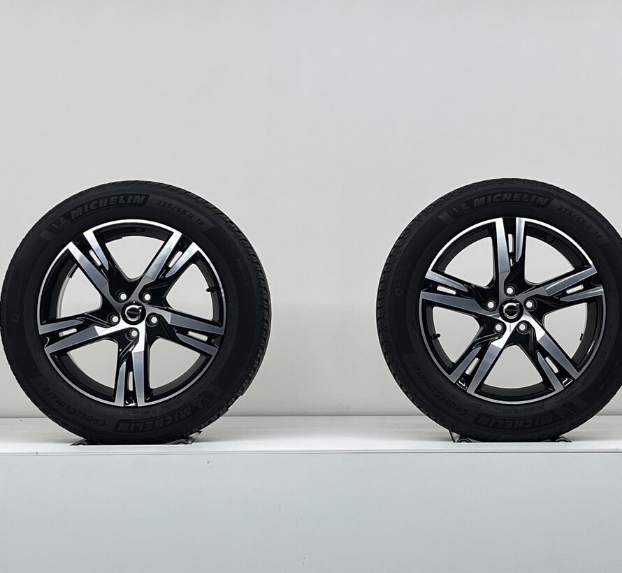 Volvo 18 inch R-design velgen + all seasonbanden XC40