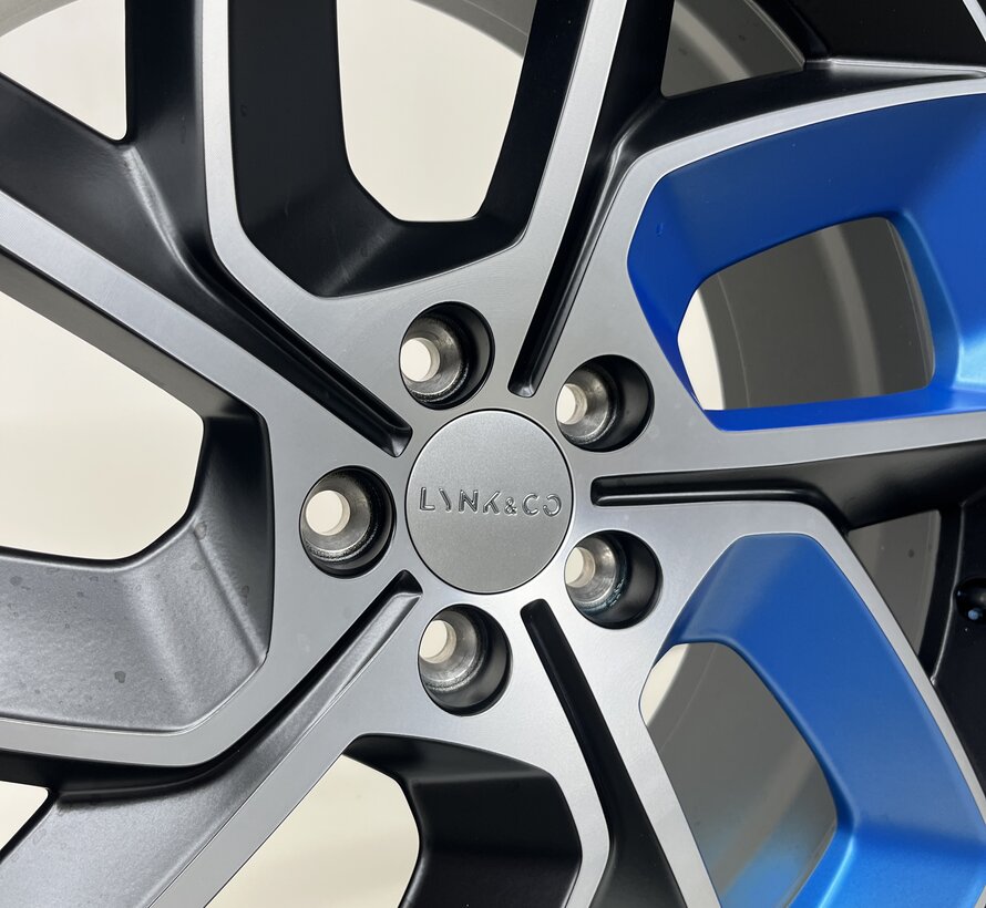 Nette 20 inch Lynk en Co velgen + zomerbanden