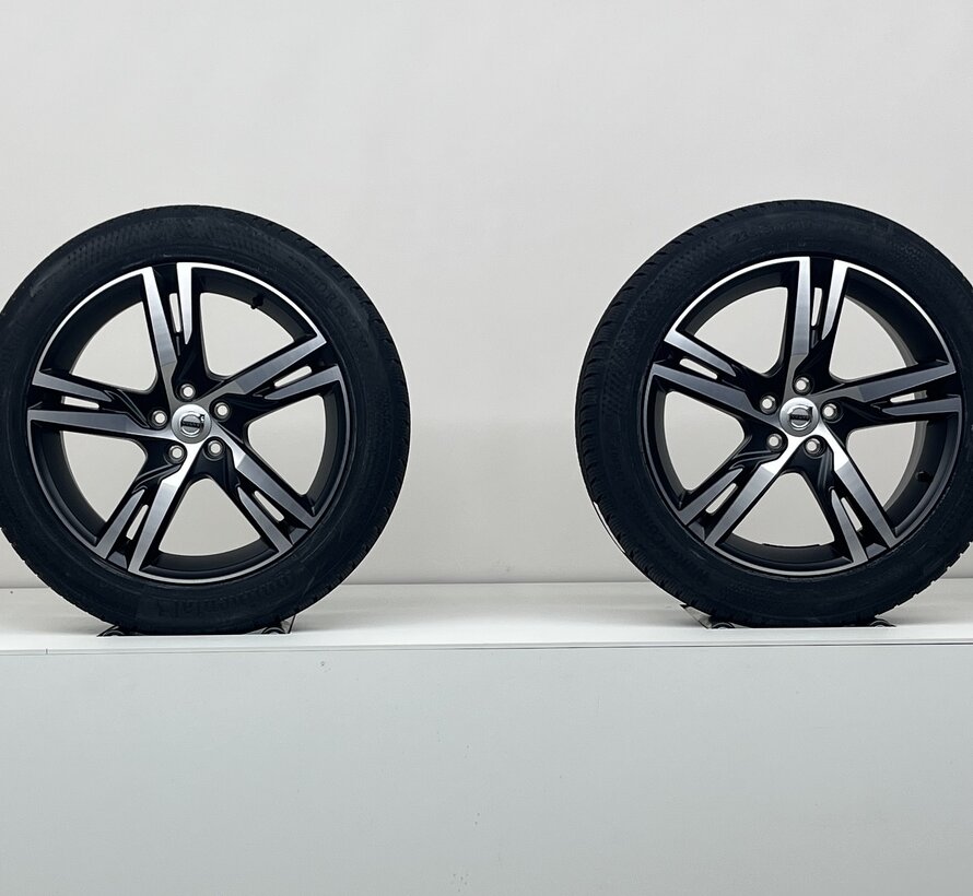 Volvo NIEUWE  19 inch R-design velgen + Winterbanden XC40