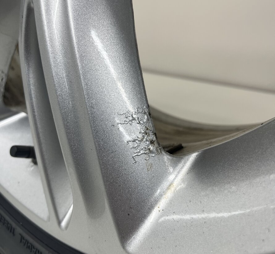 Range Rover Velar 20 inch velgen + allseason banden