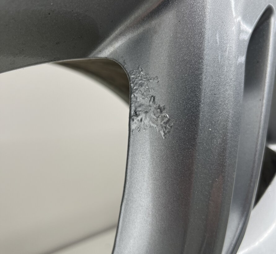 Range Rover Velar 20 inch velgen + allseason banden