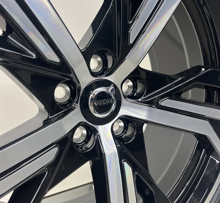 Volvo NIEUWE 19 inch R-design velgen + winterbanden V60 / S60 2018-