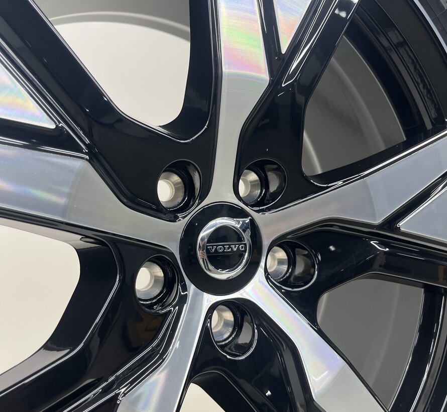 Volvo NIEUWE 19 inch velgen + Winterbanden EX40