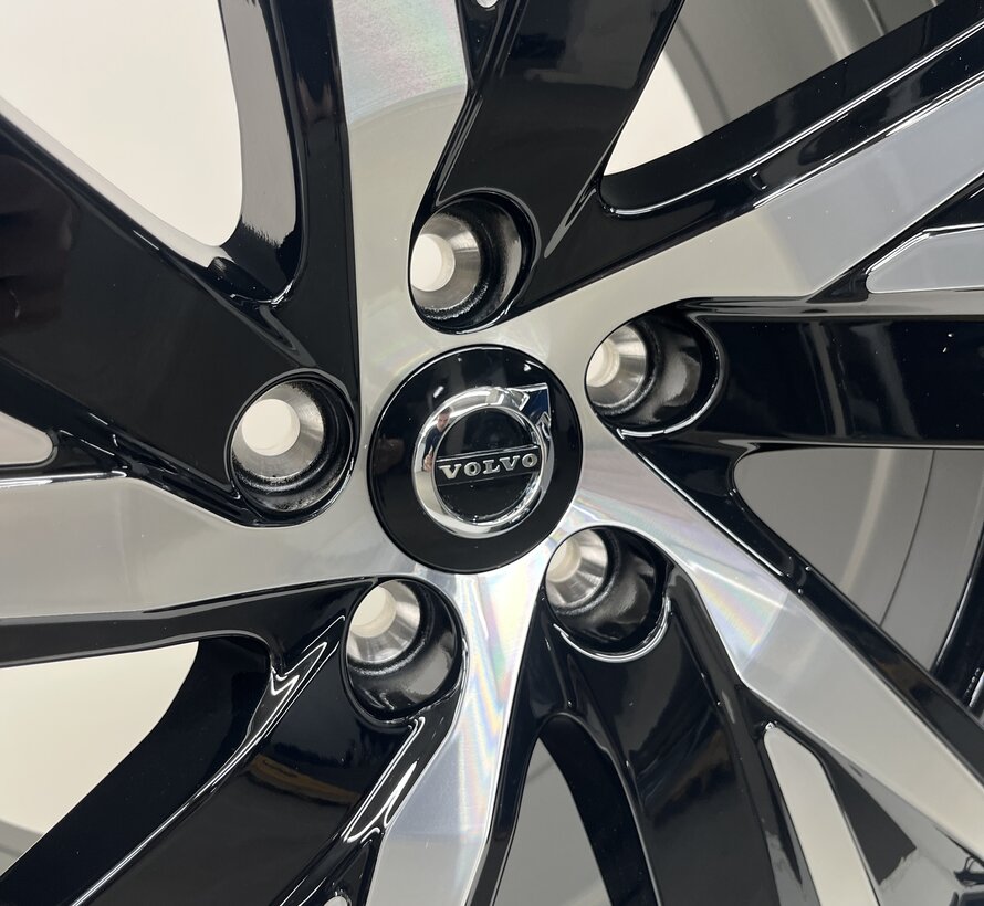 Volvo NIEUWE 18 inch R-Design velgen + Winterbanden V90 / S90
