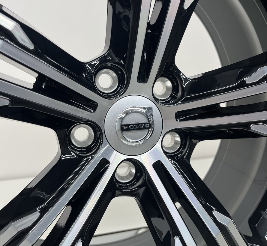 Volvo 19 inch inscription velgen + Winterbanden XC40 V90CC