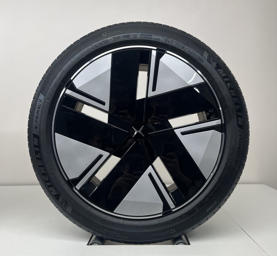 Polestar 19 inch 5-V spoke black Polestar 2 19 inch velgen + zomerbanden  cut velgen + zomerbanden