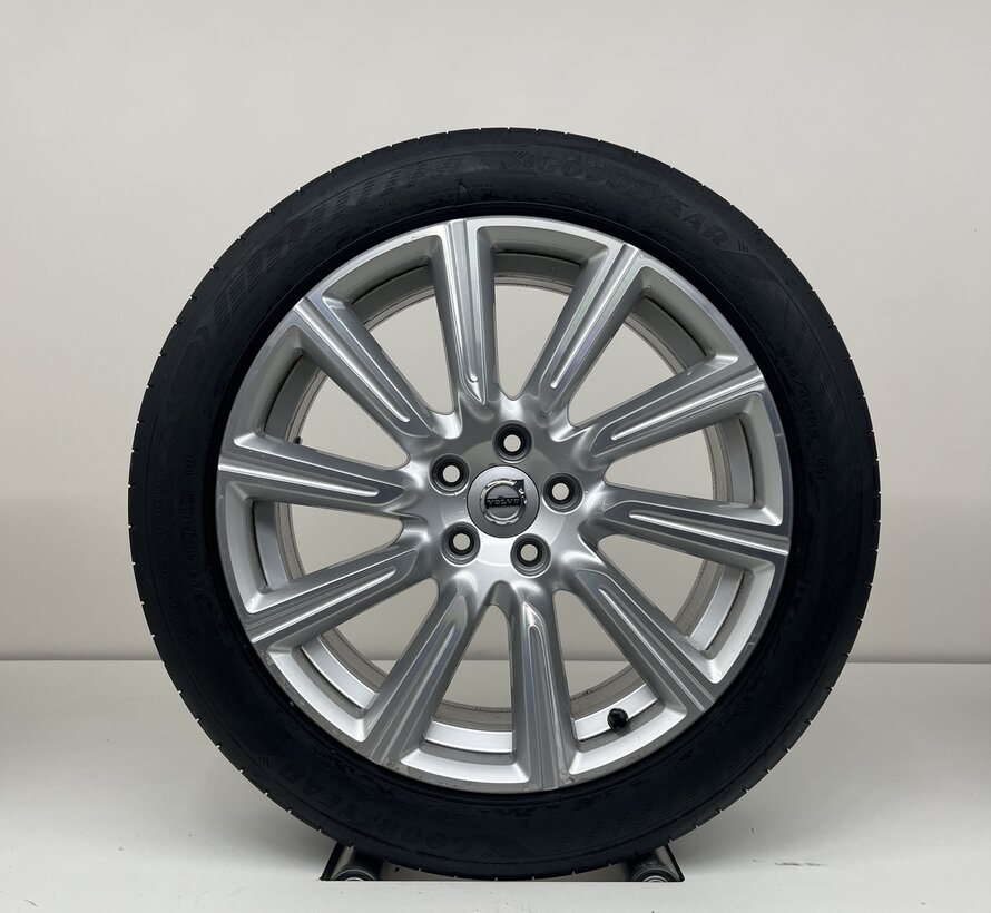 Volvo 18 inch inscription velgen + zomerbanden V90 / S90