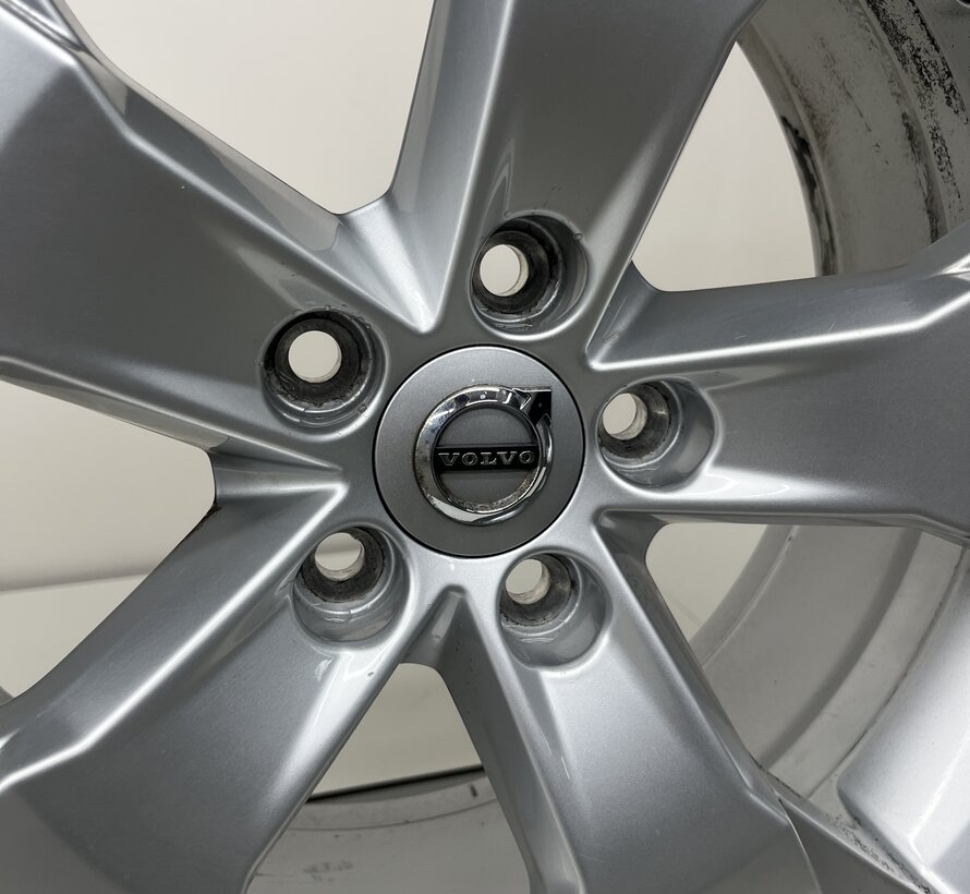 Volvo 18 inch velgen + Winterbanden XC40