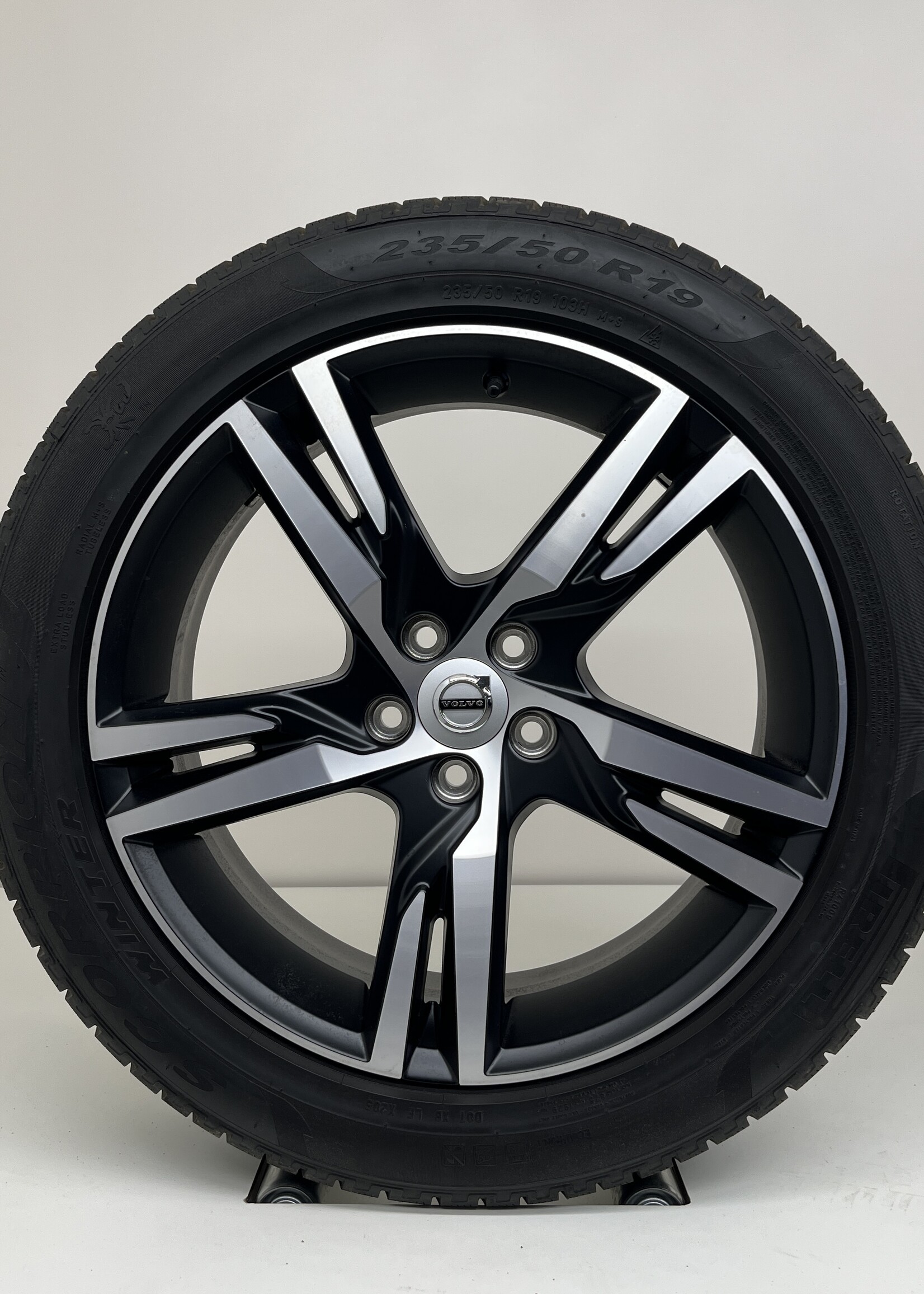 Volvo Volvo 19 inch R-design velgen + winterbanden XC40 V90CC