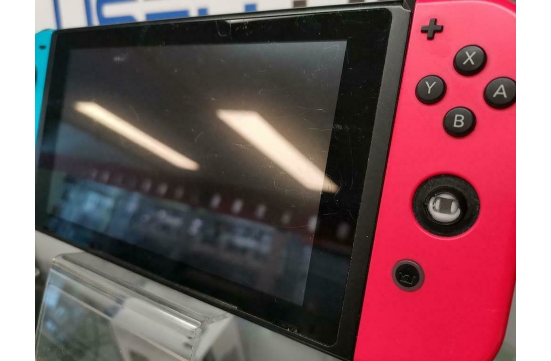 Nintendo Switch Console, 32GB + beschadigde Neon Rode/Blauwe Joy-Con 6082