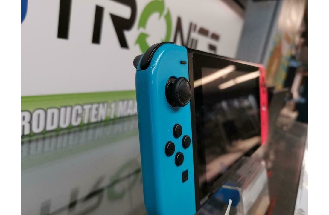 Nintendo Switch Console, 32GB + beschadigde Neon Rode/Blauwe Joy-Con 6082