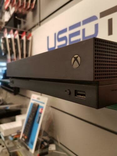 Xbox One X - 1TB | 1 Controller (7310)