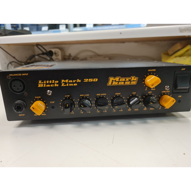 little mark 250 black line  (11137)