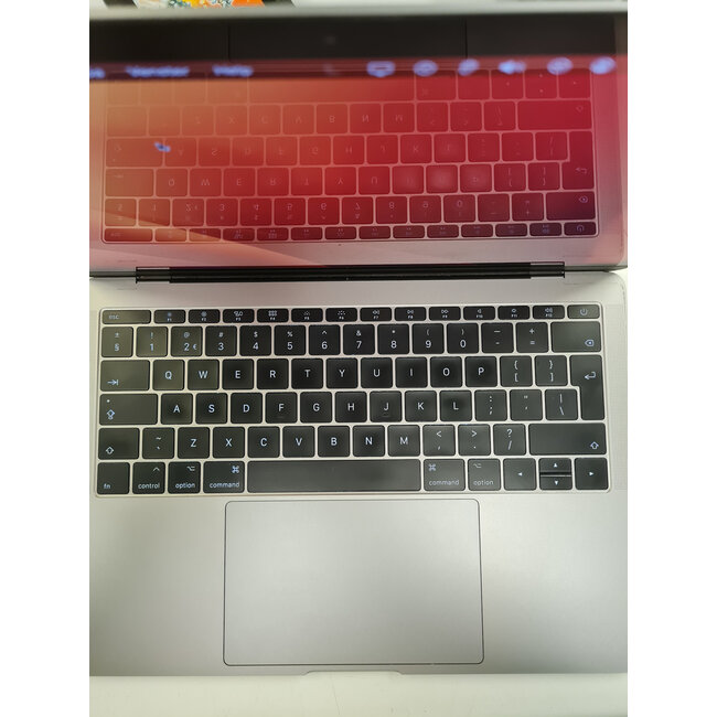 Apple Apple Macbook Pro 2016 - TouchBar (10679) Intel Core i5 | 8GB/RAM | 256GB/SSD | Cycli: 337