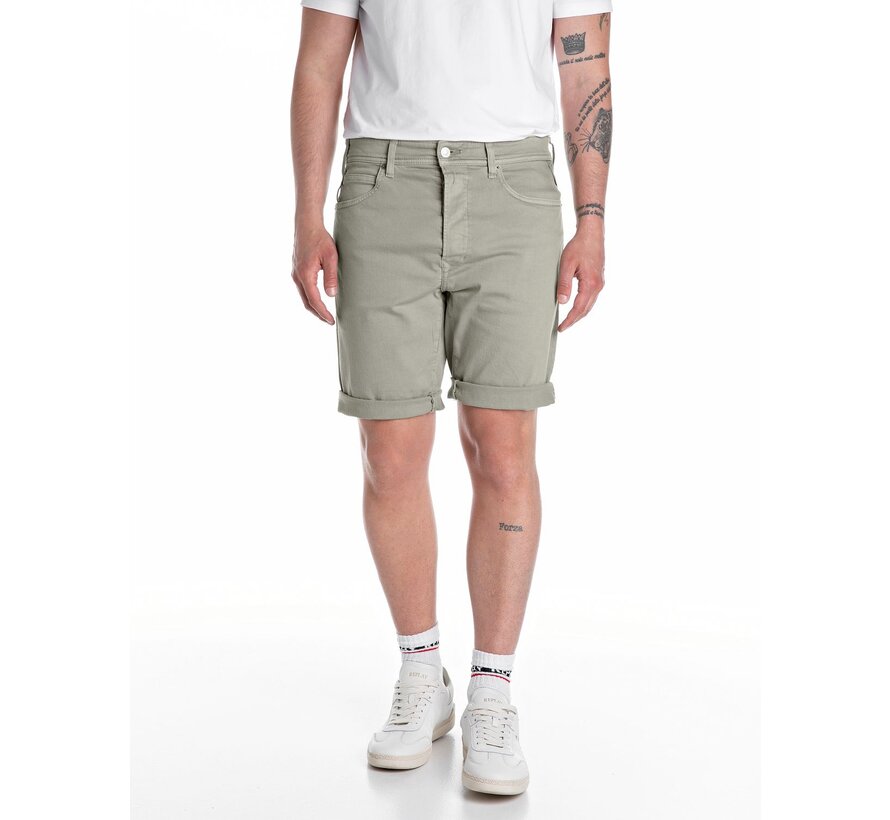 Jeans Short Tapered Fit LIGHT SAGE GREEN (MA981Y.000.8488780 - 406)