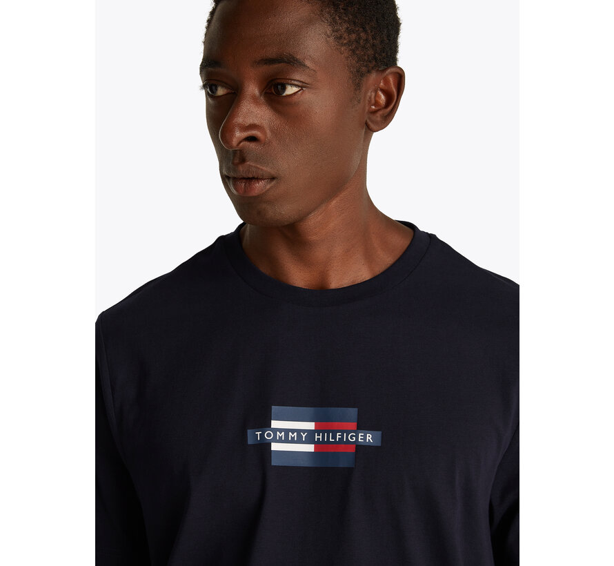 FLAG BOX TEE DESERT SKY (MW0MW38636DW5 - DW5)