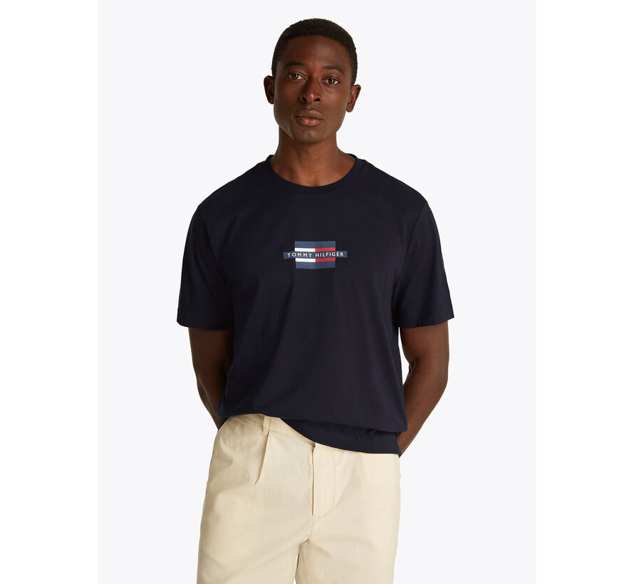 FLAG BOX TEE DESERT SKY (MW0MW38636DW5 - DW5)