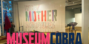 Expositie Museum Cobra met Unieke Stamplemen Vloer