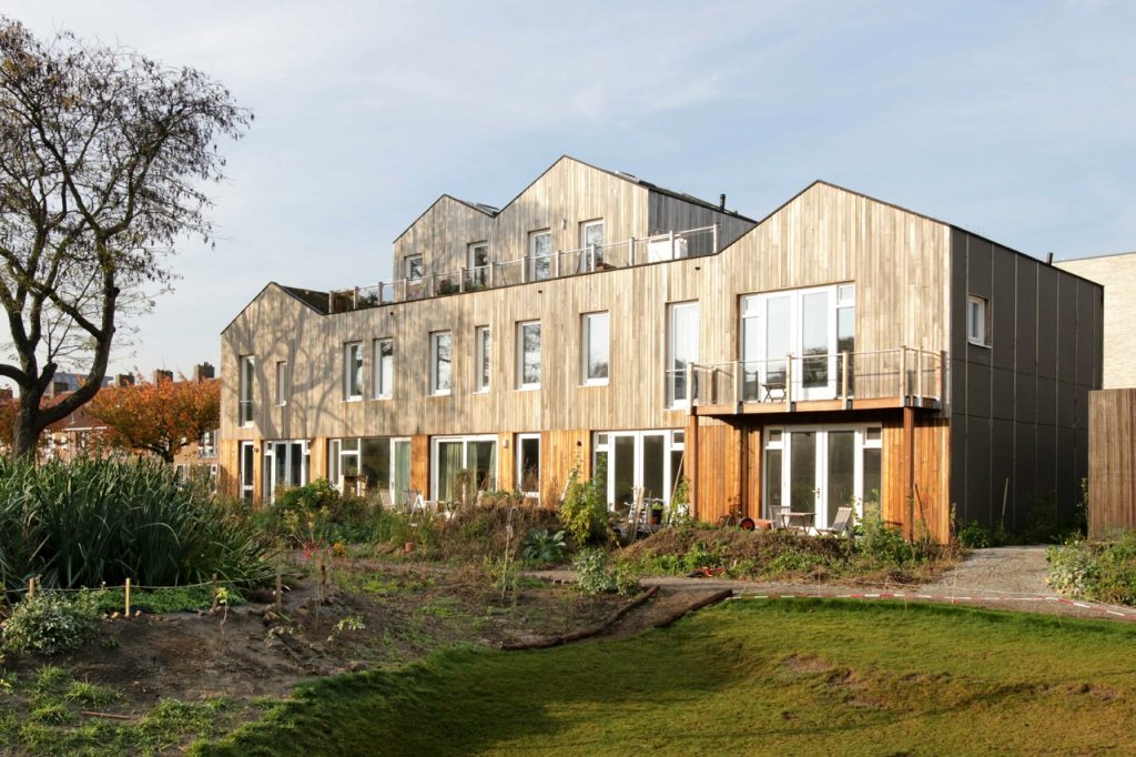 Vakkundige bescherming voor hout en steen, met innovatieve wasolietechnologie