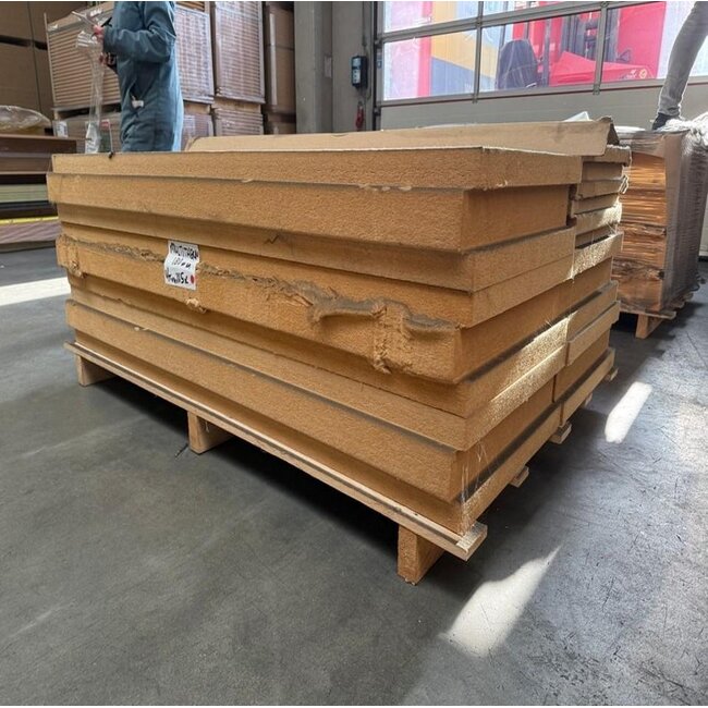 Uitverkoop: Multitherm T+G, 180mm, 130x60cm, 5 platen, 3,9m2, beschadigd