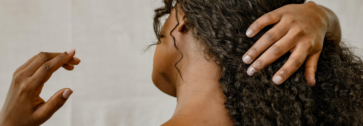 Waarom siliconen slecht zijn voor je krullen