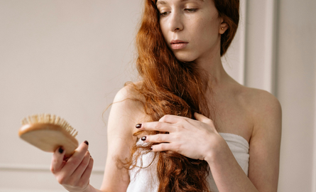 Droge krullen: oorzaken herkennen en de juiste verzorging kiezen