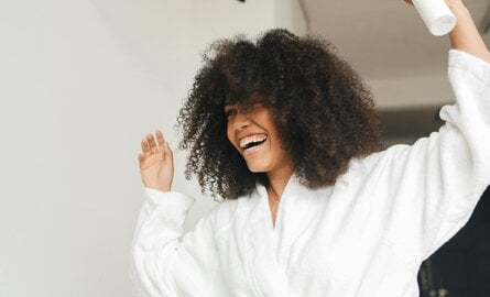 7 bewezen technieken voor meer volume in je krullen