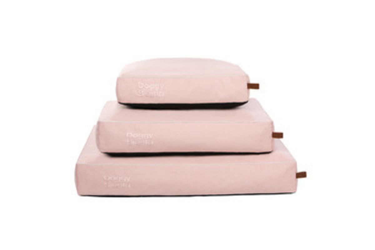 The DoggySiësta Strong Pink L 100x70x15 cm