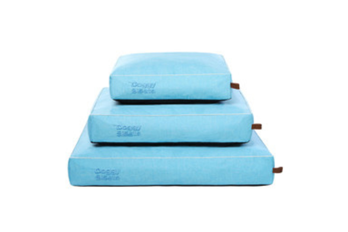 The DoggySiësta Strong Blue L 100x70x15 cm