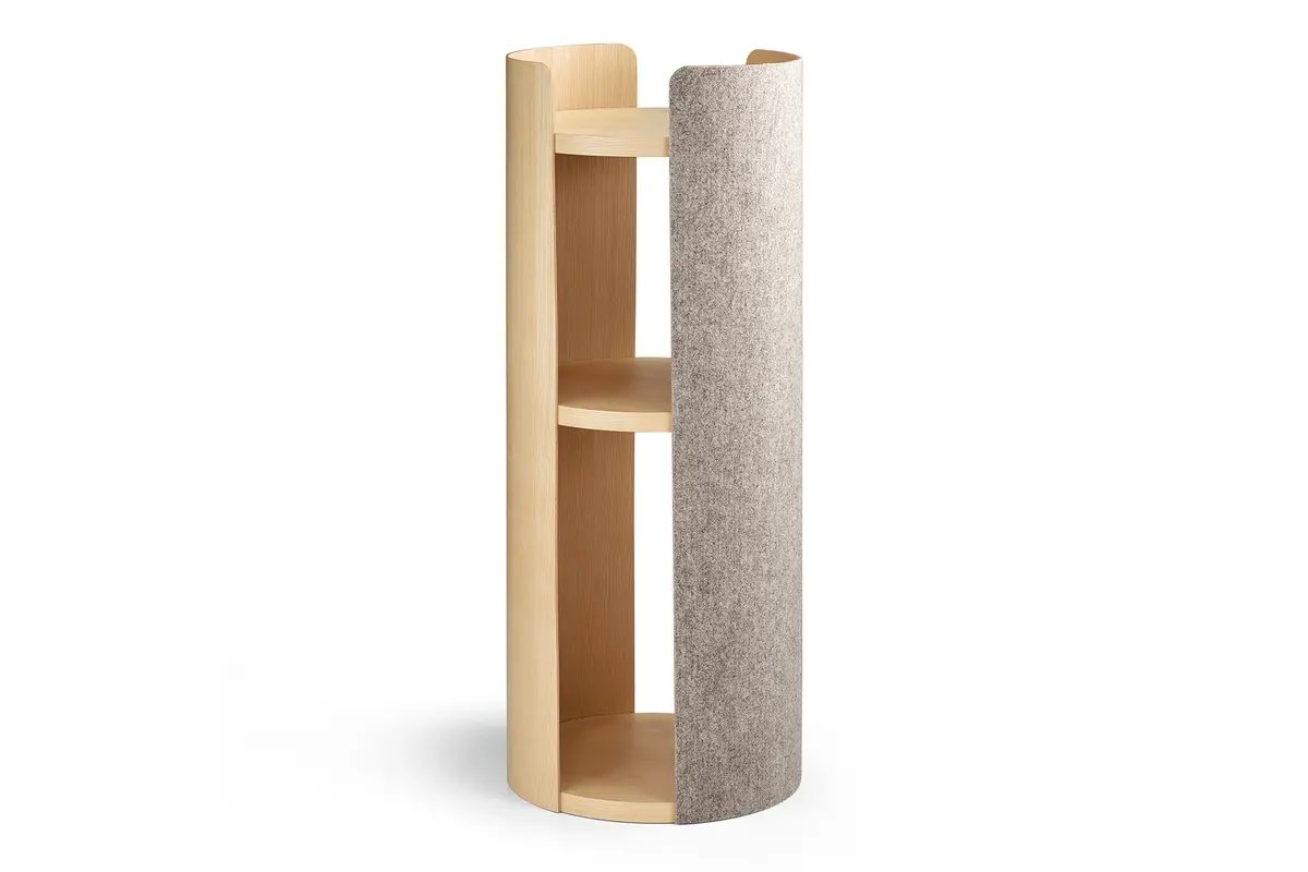 Decorative scratching post outlet