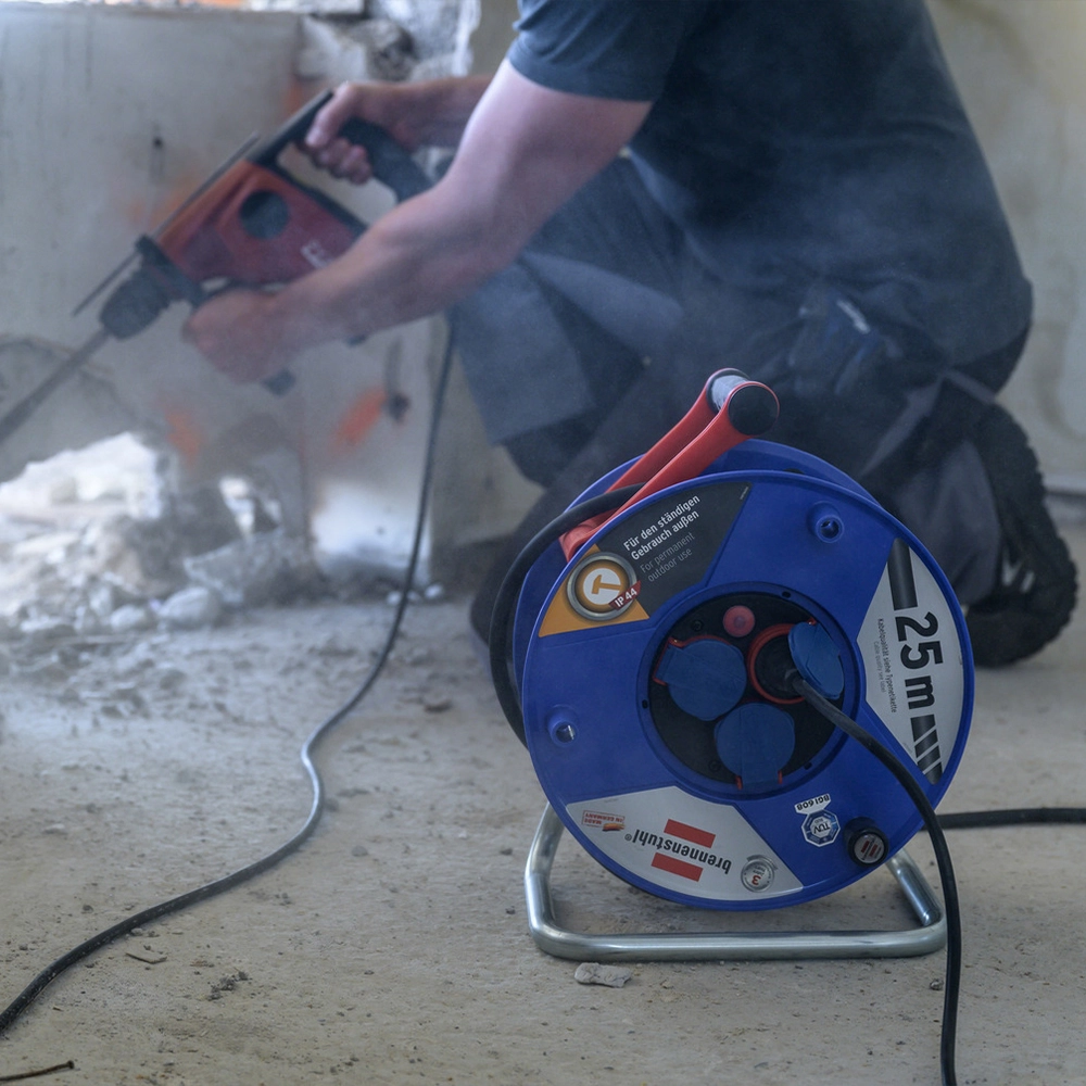 Rallonge électrique 50 Mètres Brennenstuhl - 4 Prises, Câble H05VV-F 3G1,5, Pour Usage Extérieur Ou Atelier