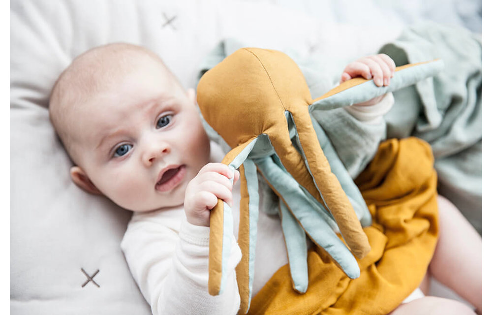 Knuffel Met Rammelaar - Fabelab