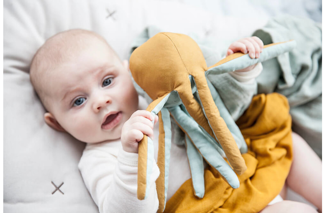 Knuffel Met Rammelaar - Fabelab
