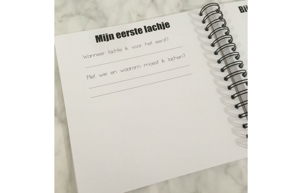 Invulboek Mijn Eerste Jaar ZWART - Studijoke
