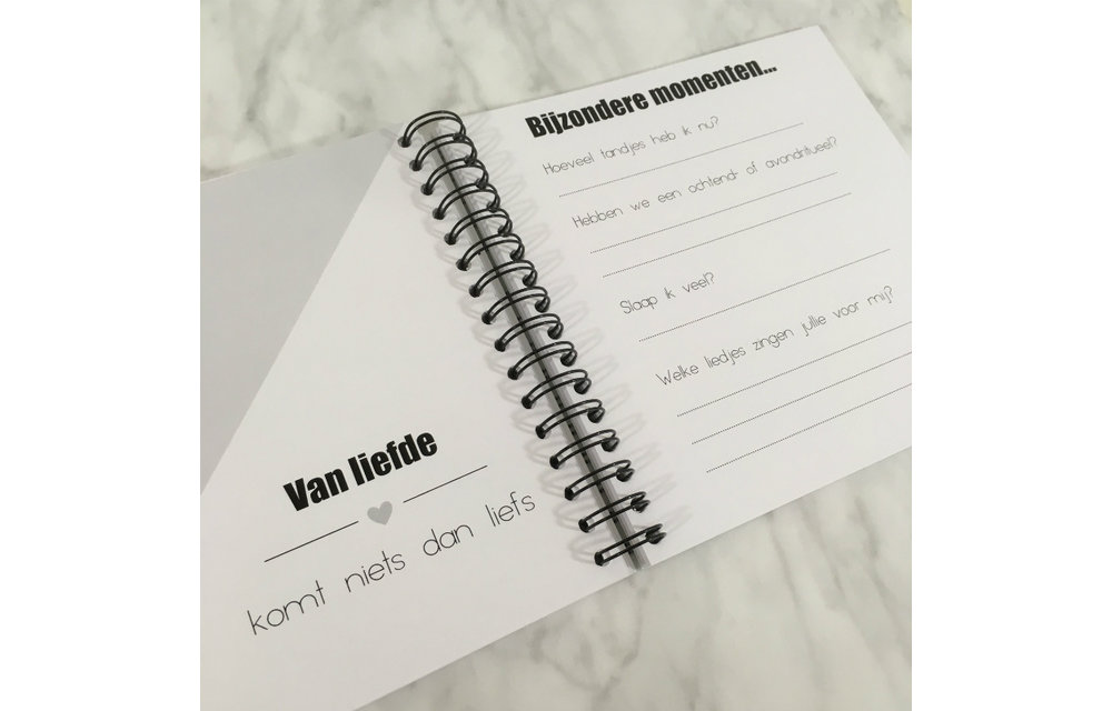 Invulboek Mijn Eerste Jaar ZWART - Studijoke